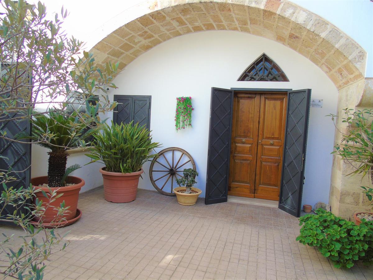 Casa A Corte Copertino Luaran gambar